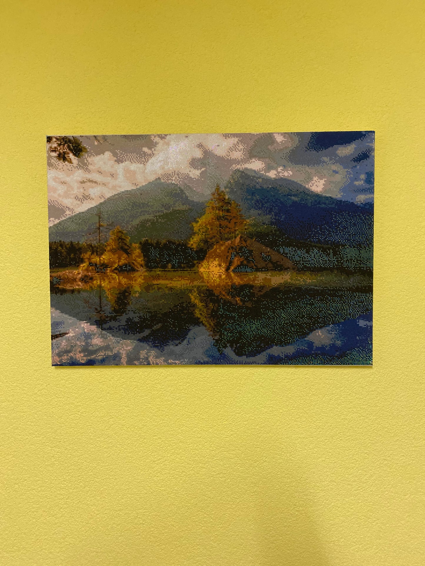 Fertiges Diamond Painting Bild auf Keilrahmen - Berge am See