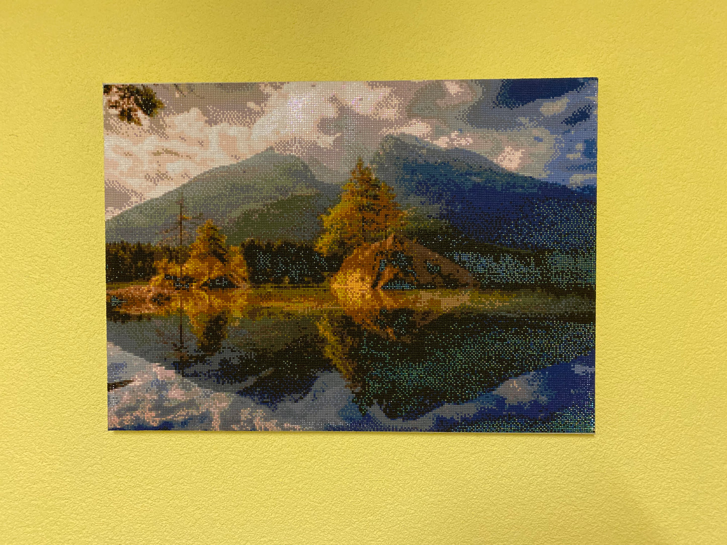 Fertiges Diamond Painting Bild auf Keilrahmen - Berge am See