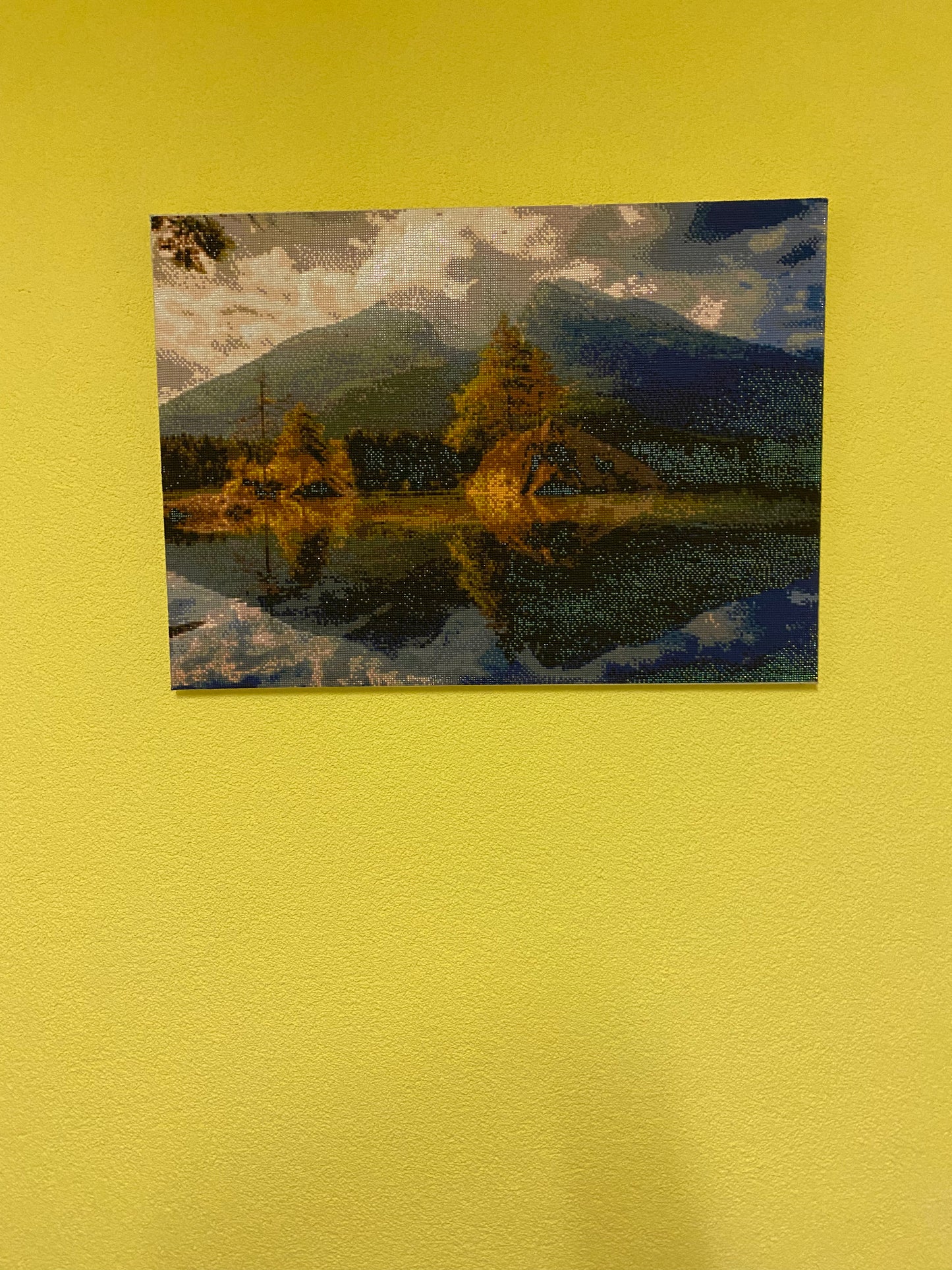 Fertiges Diamond Painting Bild auf Keilrahmen - Berge am See