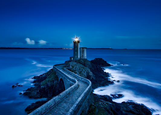 Blauer Leuchtturm Meer